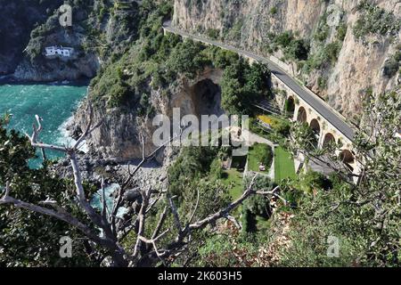 Conca dei Marini - Scorcio della costiera da via Vreca Banque D'Images