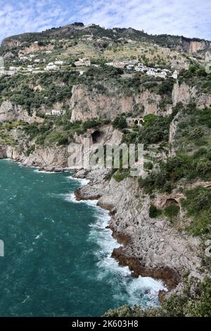 Conca dei Marini - Scorcio della costiera dalla torre di Capo di Conca Banque D'Images