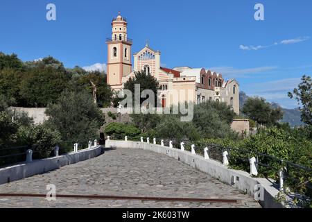 Conca dei Marini - Chiesa di San Pancrazio da Punta Vreca Banque D'Images