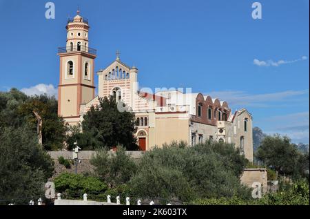 Conca dei Marini - Chiesa di San Pancrazio da via Vreca Banque D'Images