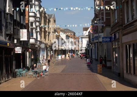 Rue piétonne Buttermarket à Ipswich Suffolk, en Angleterre, un samedi après-midi chaud Banque D'Images