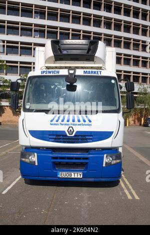 Ipswich marché Renault camion dans Portman Road parking Ipswich Suffolk Angleterre Banque D'Images