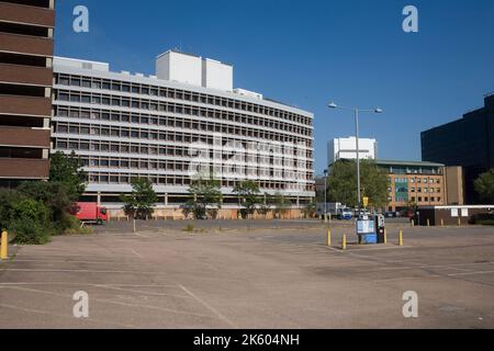 Les bureaux d'assurance AXA et le parking Portman Road à Ipswich, Suffolk, Angleterre Banque D'Images