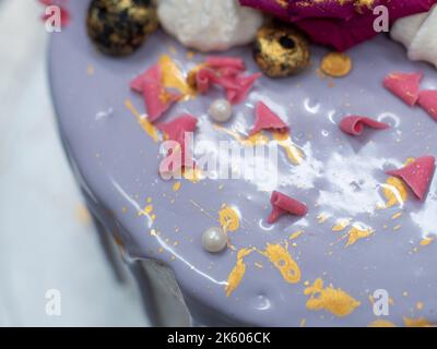 gâteau romantique peint à la main doré Banque D'Images