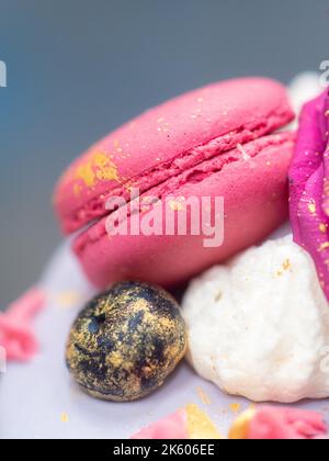 gâteau romantique peint à la main doré Banque D'Images