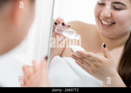 soin du visage et beauté taille peau hydratante Banque D'Images