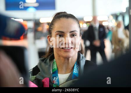 Zagreb, Croatie, 11 octobre 2022. Bienvenue aux athlètes Barbara Matic et Lara Cvjetko à l'aéroport après leur retour du Championnat du monde, où Barbara Matic a remporté une médaille d'or et Lara Cvjetko une médaille d'argent à judo, à Zagreb, en Croatie, sur 11 octobre 2022. Photo: Zeljko Hladika/PIXSELL Banque D'Images