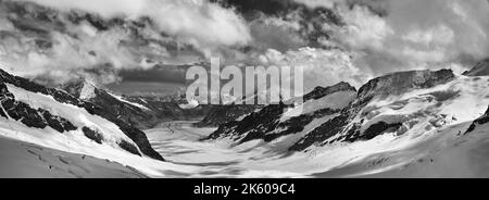 Autour de la Suisse - Panorama noir et blanc du Grand glacier Altesh Banque D'Images