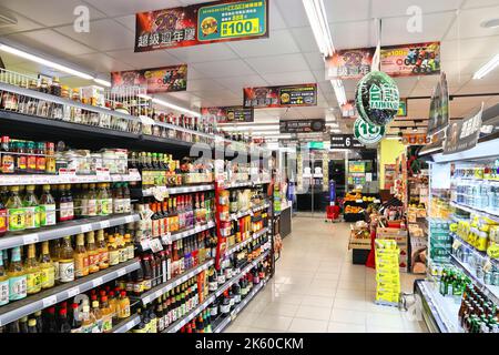 HUALIEN, TAÏWAN - 24 NOVEMBRE 2018 : étagères de la section de la sauce et des condiments dans un supermarché à Hualien, Taïwan. Banque D'Images