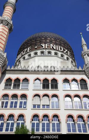 DRESDE, ALLEMAGNE - 10 MAI 2018 : Yenidze construit une ancienne usine de cigarettes à Dresde, Allemagne. Le bâtiment industriel historique de style oriental était très bien Banque D'Images