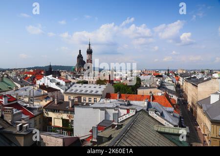 La ville de Cracovie en Pologne. Cityscape avec Abri international et la basilique Sainte-Marie. Banque D'Images