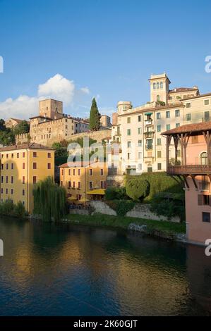 Rivière Piave à Bassano del Grappa, Vicenza, Vénétie, Italie, Europe Banque D'Images