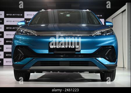 New Delhi, Delhi, Inde. 11th octobre 2022. Un BYD Atto 3 EV est affiché lors de son lancement à New Delhi. (Credit image: © Kabir Jhangiani/ZUMA Press Wire) Credit: ZUMA Press, Inc./Alamy Live News Banque D'Images