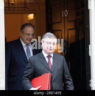 Londres, Royaume-Uni. 11th octobre 2022. Robert Buckland, secrétaire gallois, quitte une réunion du cabinet au 10 Downing Street Londres. Crédit : Ian Davidson/Alay Live News Banque D'Images