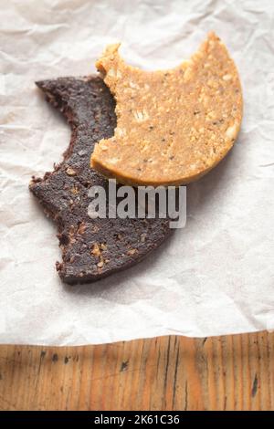 Le beurre d'arachide et de chocolat cookies Banque D'Images