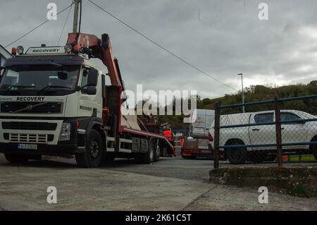 Bantry West Cork Ireland, 11 octobre 2022, ;Gardaí a appelé pour aider les équipes de nettoyage sur un site de halting à Bantry. L'équipage, qui a été engagé par le Conseil du comté de Cork pour nettoyer une partie non autorisée du site, a été confronté à une opposition fougère et a dû obtenir l'aide de garda. À un moment, on a dit qu'il y avait environ 30 officiers de garde sur place. Credit ; ED/Alay Live News Banque D'Images