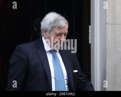 Londres, Royaume-Uni. 11th octobre 2022. Le chef de la Chambre des Lords Lord True quitte Downing Street No 10 après la réunion hebdomadaire du Cabinet. Credit: Uwe Deffner/Alay Live News Banque D'Images