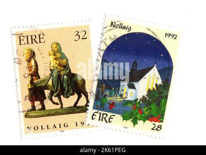 Montage de timbres de Noël d'époque d'Irlande sur fond blanc. Banque D'Images