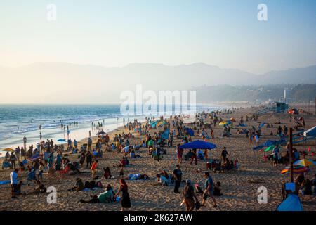 Touristes à Santa Monica Beach, Californie Banque D'Images