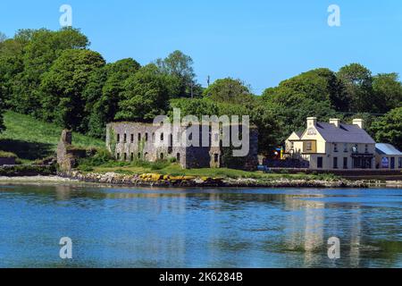 Comté de Cork, Irlande, 28 mai 2022. Les ruines du magasin de grain sur la baie de Clonakilty lors d'une journée de printemps ensoleillée. Paysage irlandais. Les ruines d'Arundel grain Banque D'Images