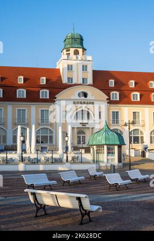 Impressionen von der Promenade am Kurhaus im Ostseebad Binz am Morgen kurz nach Sonnenaufgang Banque D'Images