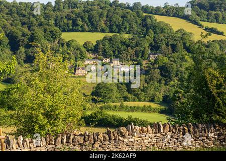 Petit matin lumière le jour du milieu de l'été (21 juin) sur le village Cotswold de SLAD, Gloucestershire UK - l'auteur de Laurie Lee maison de 'Cider with Rosie' Banque D'Images