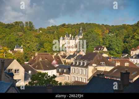 Village de Pierrefonds dans la région Picardie en France Banque D'Images