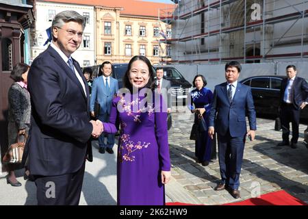 Le Premier ministre croate Andrej Plenkovic a reçu aujourd'hui à Banski dvori le vice-président de la République socialiste du Vietnam Vo Thi Anh Xuan, à Zagreb, en Croatie, sur 11 octobre 2022. Photo: Patrik Macek/PIXSELL Banque D'Images