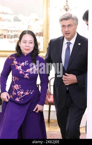 Le Premier ministre croate Andrej Plenkovic a reçu aujourd'hui à Banski dvori le vice-président de la République socialiste du Vietnam Vo Thi Anh Xuan, à Zagreb, en Croatie, sur 11 octobre 2022. Photo: Patrik Macek/PIXSELL Banque D'Images