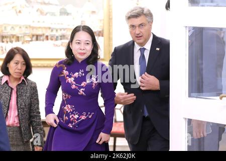 Le Premier ministre croate Andrej Plenkovic a reçu aujourd'hui à Banski dvori le vice-président de la République socialiste du Vietnam Vo Thi Anh Xuan, à Zagreb, en Croatie, sur 11 octobre 2022. Photo: Patrik Macek/PIXSELL Banque D'Images