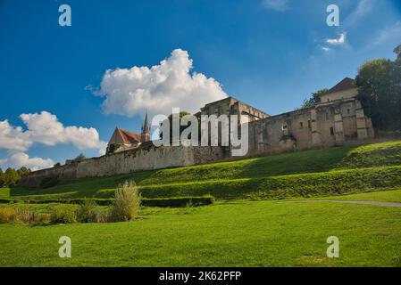 Belle petite ville de St. Crepy en Valois dans la Picardie en France Banque D'Images