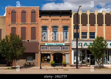 LaSalle, Illinois - États-Unis - 26 septembre 2022 : bâtiments et vitrines du centre-ville à LaSalle, Illinois, États-Unis. Banque D'Images