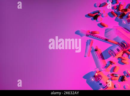 médicaments contexte covid-19 médicaments seringues pilules Banque D'Images