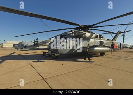Marines prépare leur CH-53E Super Stallion pour le prochain salon de l'aviation MCAS Miramar Banque D'Images