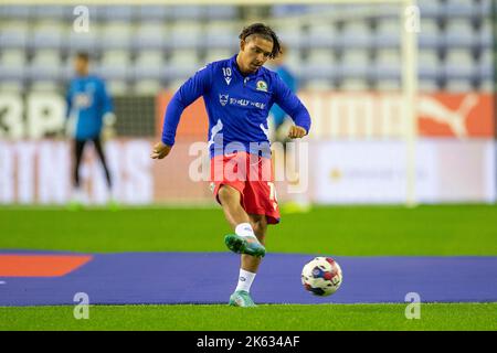 Wigan, Royaume-Uni. 11th octobre 2022. Tyrhys Dolan of Blackburn Rovers (10) se réchauffe lors du match de championnat Sky Bet entre Wigan Athletic et Blackburn Rovers au stade DW, Wigan, le mardi 11th octobre 2022. (Crédit : Mike Morese | MI News) crédit : MI News & Sport /Alay Live News Banque D'Images