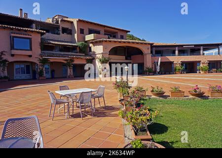 San Teodoro, Sardaigne, Italie. Capo Coda Cavallo. Village et station de Punta est Banque D'Images