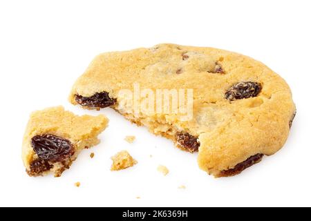 Partiellement mangé tous les biscuits de beurre sultana avec de la chapelure isolée sur blanc. Banque D'Images