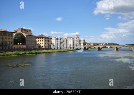 Pont Ponte alle Grazie et rivière Arno Florence Italie Banque D'Images