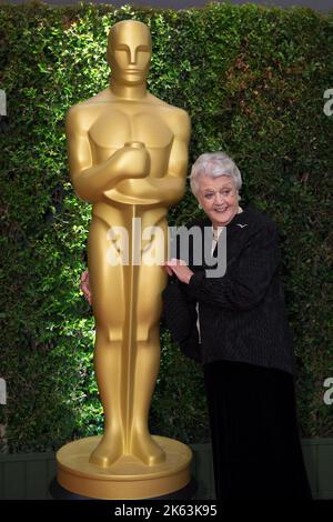 Hollywood, États-Unis d'Amérique. 16th novembre 2013. Angela Lansbury, lauréate honoraire, assiste aux Governors Awards 2013 à la salle de bal Ray Dolby au Hollywood & Highland Centre® à Hollywood, Californie, samedi, 16 novembre 2013. Crédit : PictureLux/The Hollywood Archive/Alay Live News Banque D'Images