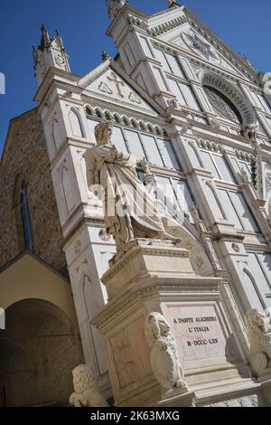 Statue du poète italien Dante devant l'église Santa Croce Florence Italie Banque D'Images