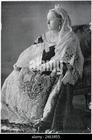 Reine Victoria (1819 - 1901), dans ses robes d'État. Banque D'Images