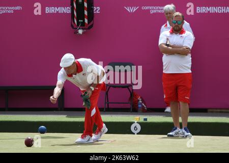 Chris TURNBULL (Skip) d'Angleterre (photo) v l'Australie dans le Para Mixed pairs B2/B3 - Médaille de bronze dans les bols de pelouse aux Jeux du Commonwealth 2022 à Victoria Park, Royal Leamington Spa. Banque D'Images