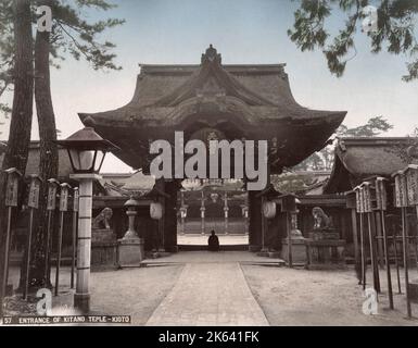 Entrée au temple de Kitano Kyoto. Photographie vintage du 19th siècle. Banque D'Images