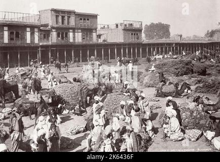 Photographie du XIXe siècle, Inde - Halte d'une caravane de chameaux, Peshawar, Khyber Pass, maintenant Pakistan, Bourne et Shepherd studio Banque D'Images