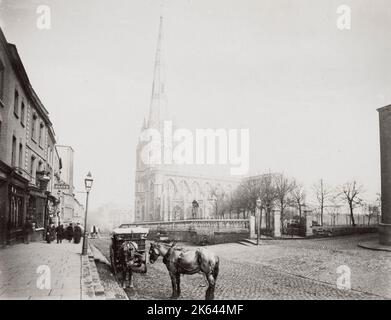 Photographie du XIXe siècle : St Mary Redcliffe est une église paroissiale anglicane située dans le district de Redcliffe, à Bristol, en Angleterre. L'église est à quelques pas de la gare de Bristol Temple Meads. Banque D'Images