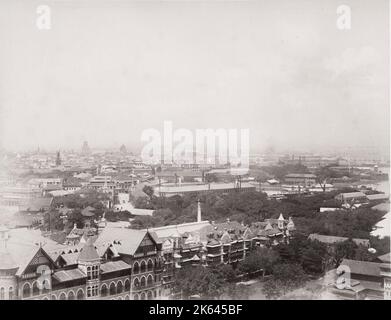 Photo d'époque du XIXe siècle : vue sur le toit d'une ville, presque certain d'être Bombay, Mumbai, Inde. Banque D'Images