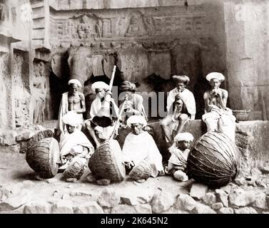 C. 1880 L'Inde - musiciens indiens à l'Karlee caves Banque D'Images