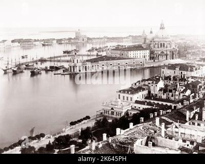 C.1890 Italie Venise Venezia - haut et voir en direction de Santa Maria della Salute Banque D'Images