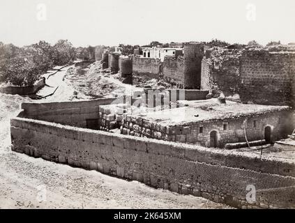 Photographie de Francis Frith, de son voyage en Égypte, en Palestine et dans les terres saintes en 1857 - le mur Saint-Paul Daamascus, en Syrie. Banque D'Images