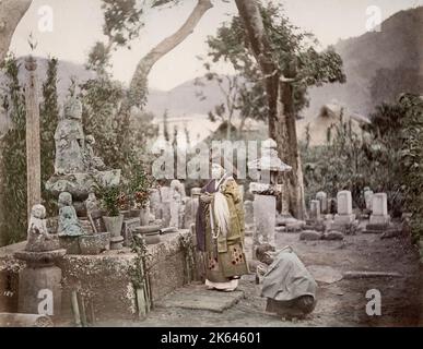 Photographie du XIXe siècle Japon - prêtres dans un cimetière Banque D'Images